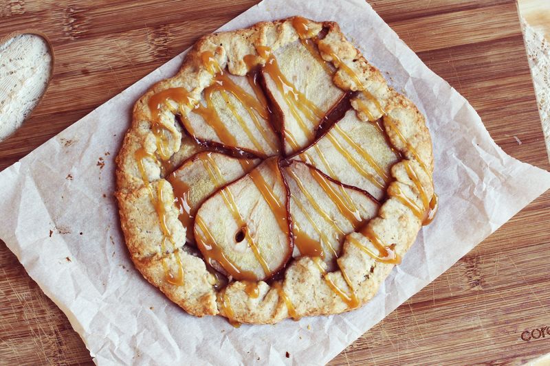 Pear and caramel pie