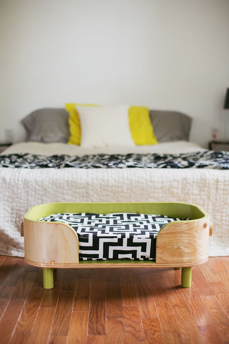 The Sadie bed (how to make a modern pet bed. click for more)       