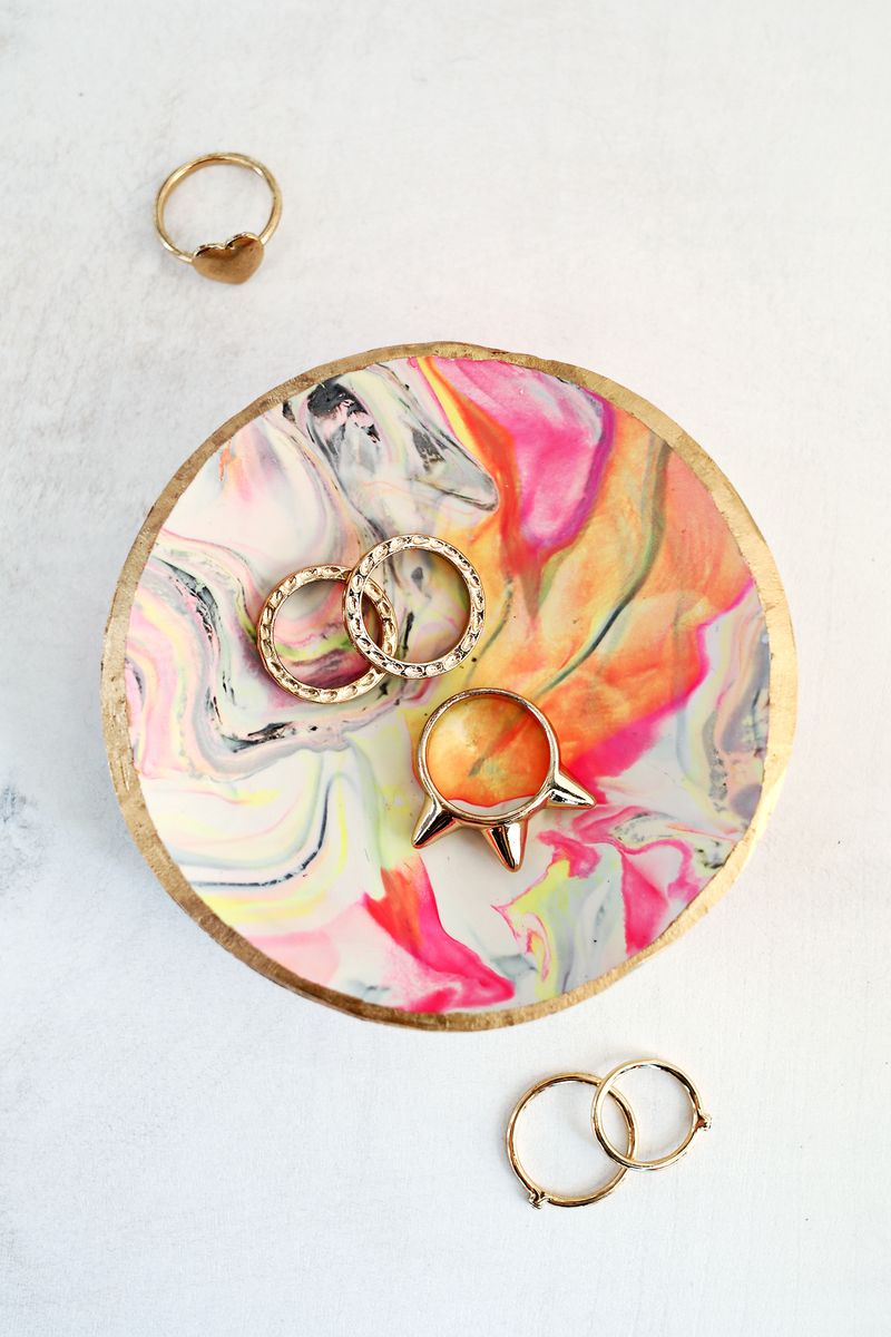 So pretty! easy marbled ring dish (click through for tutorial) 