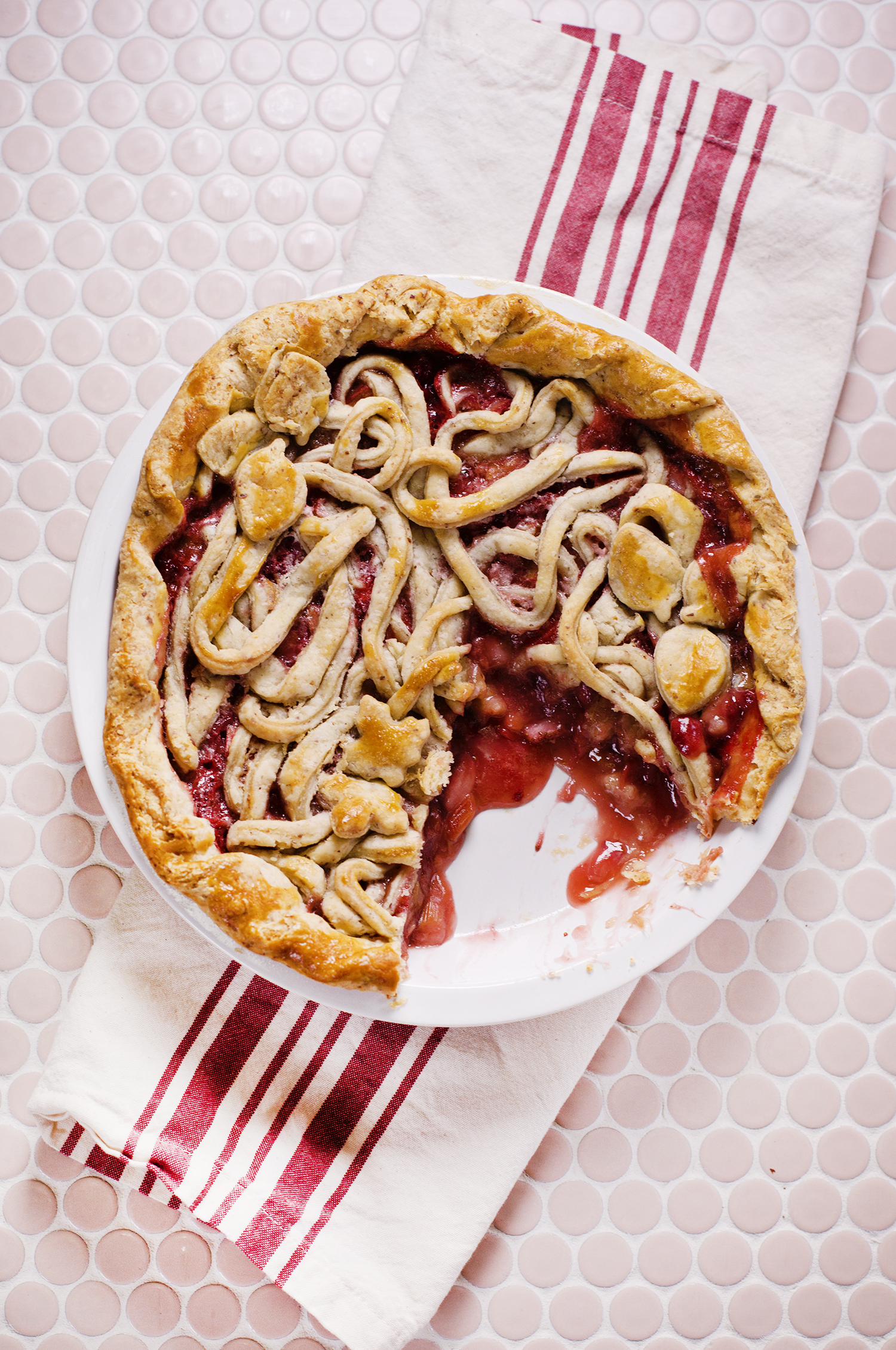Rhubarb strawberry and almond pie (via abeautifulmess.com) 