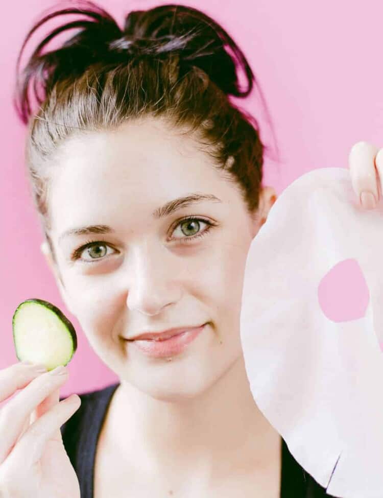DIY Hydrating Sheet Mask- click through for the full tutorial!