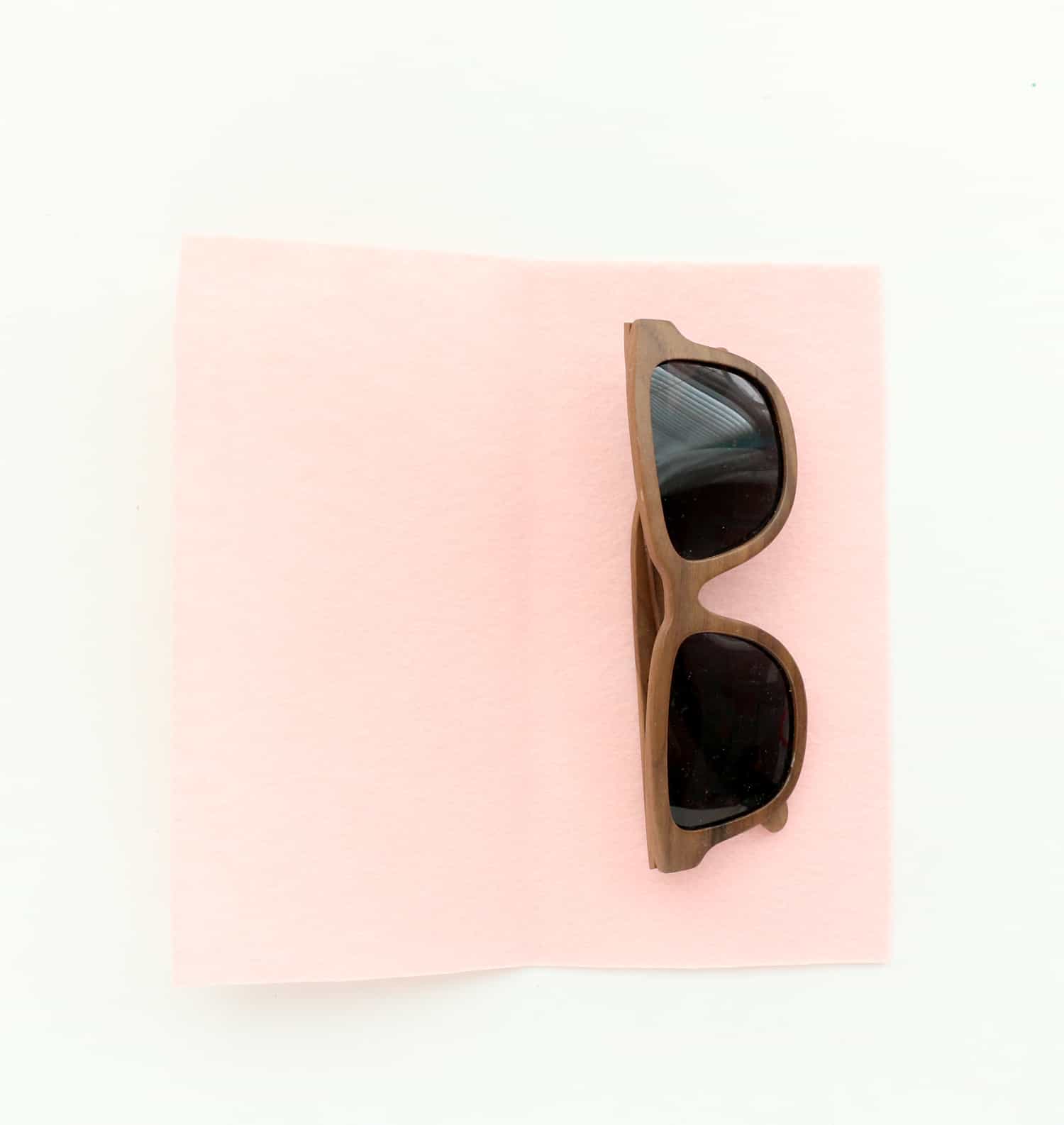 Palm-Springs-Inspired-Glasses-Cases-Click-Through-for-Tutorial
