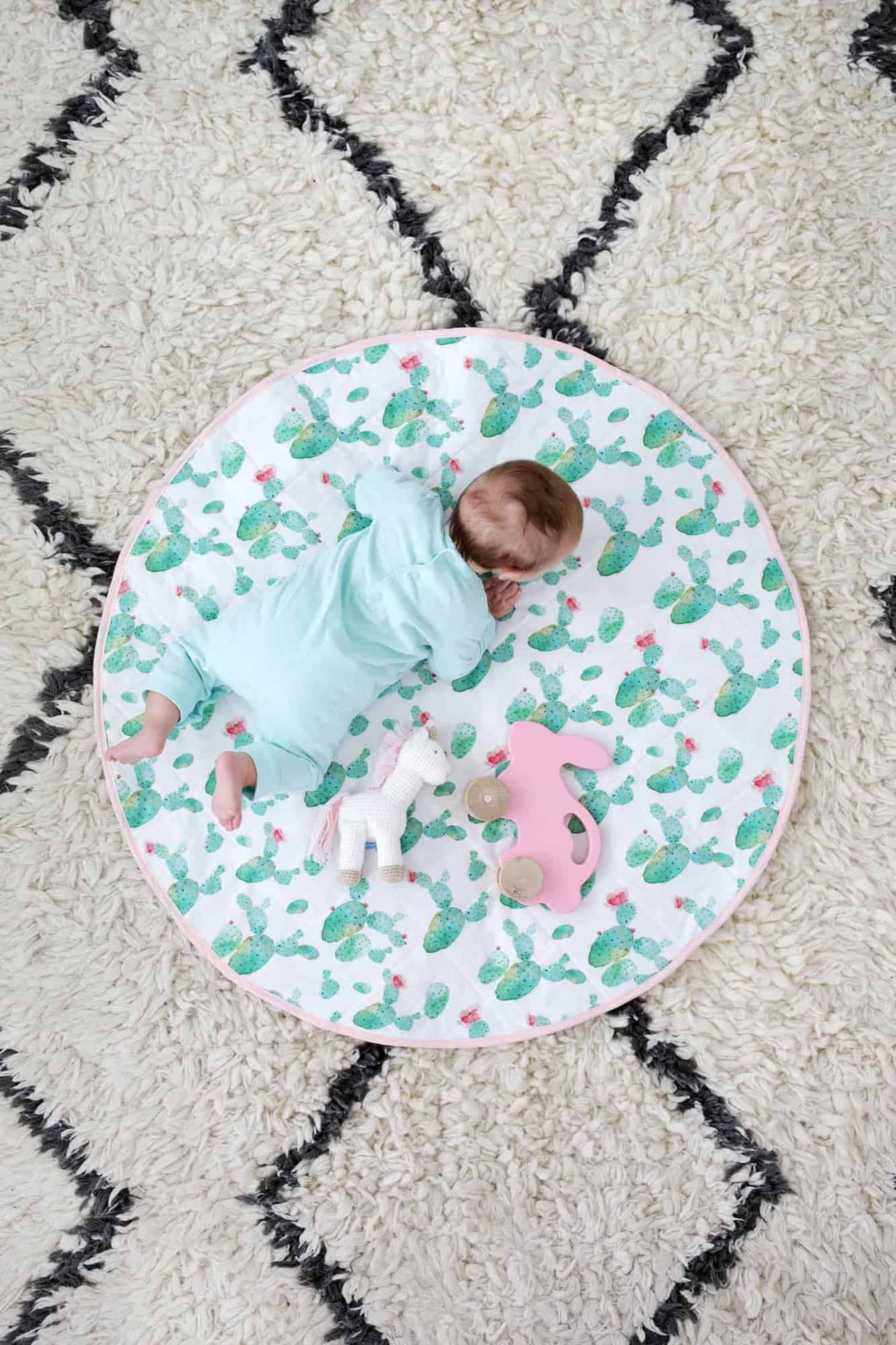 BLACK AND WHITE BABY PADDED ROUND TUMMY TIME PLAY MAT ROUNDIES NURSERY  BLANKET 