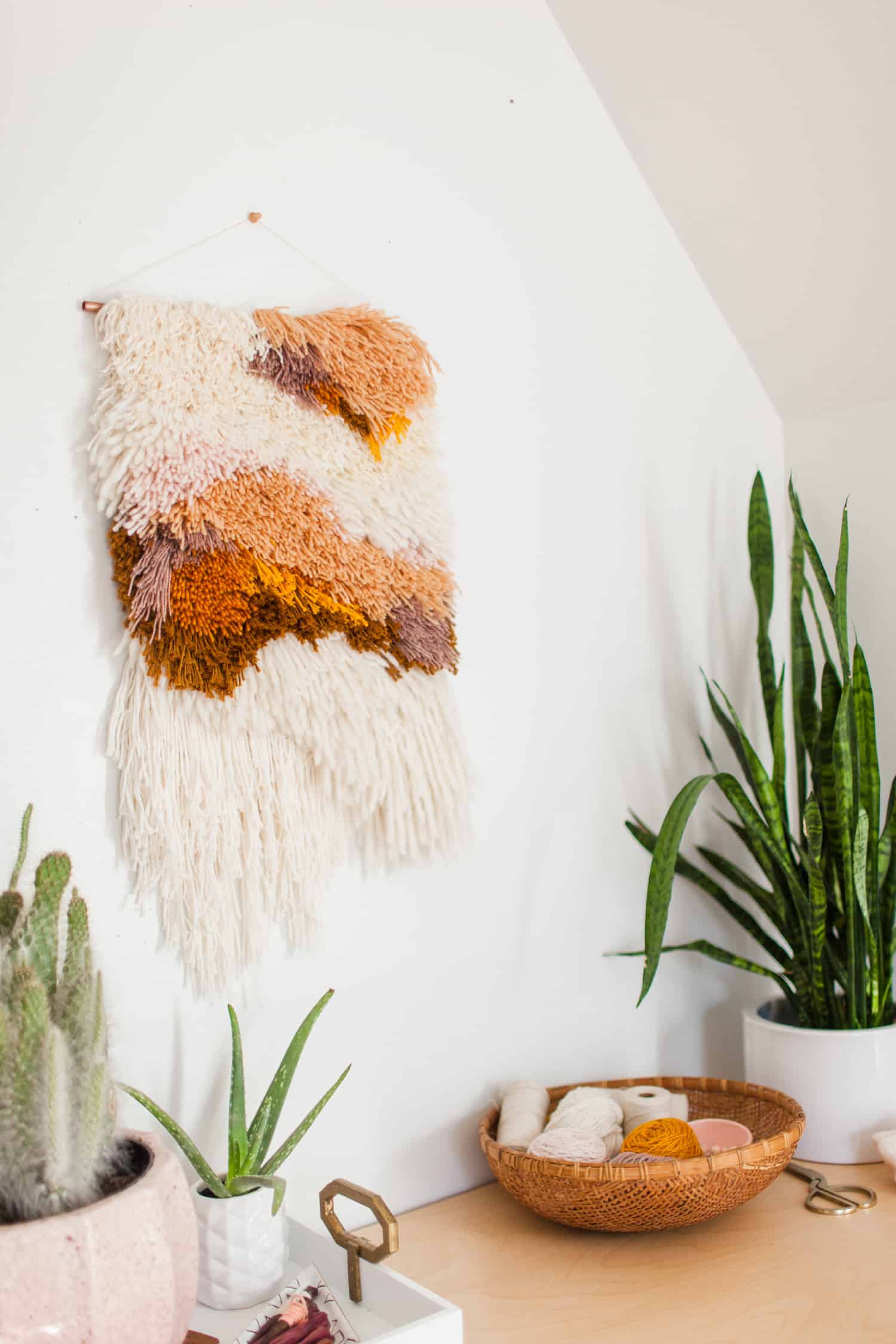 What is a Rug / Tapestry Wall Hanger? Find out and SAVE