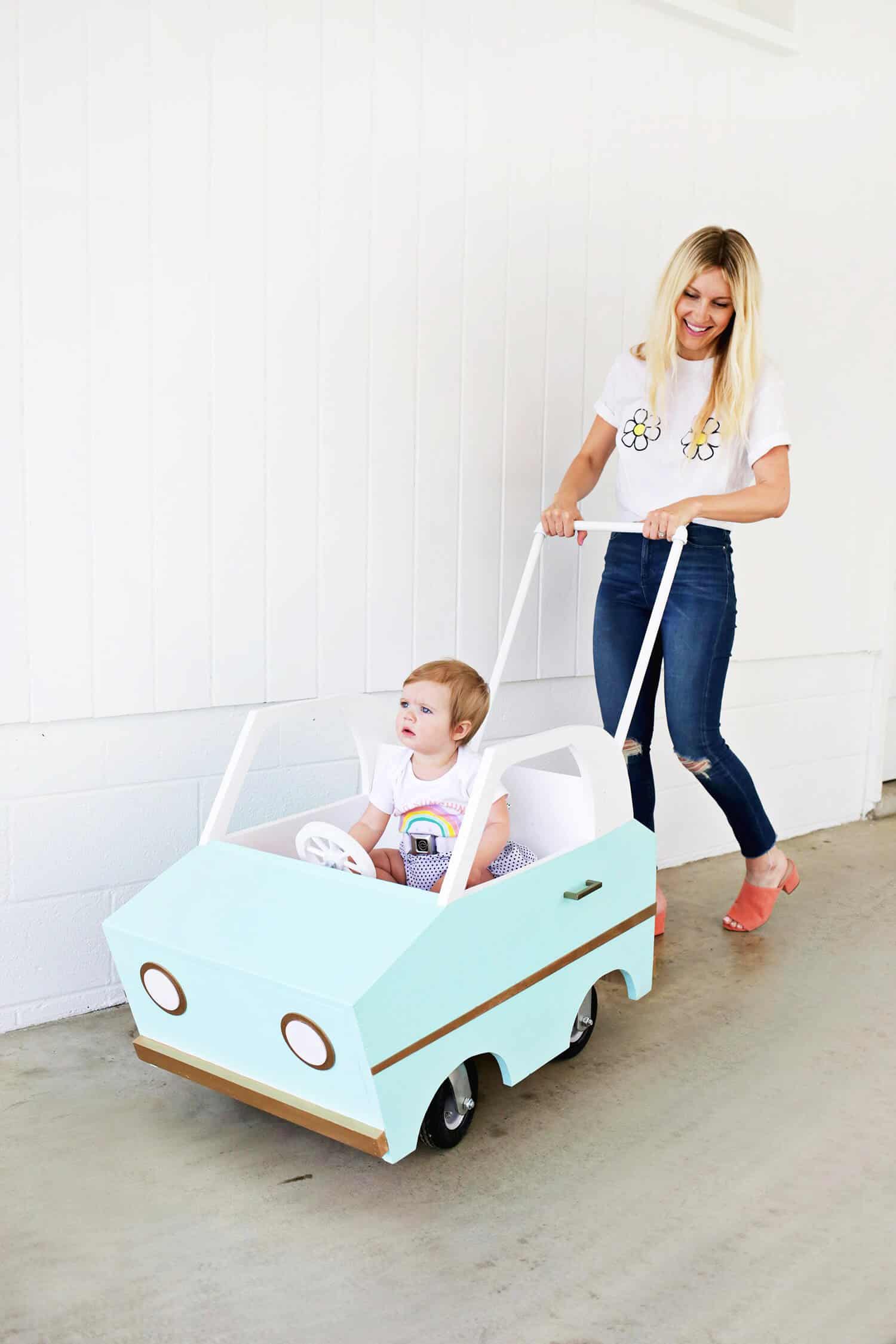 baby sit and ride car