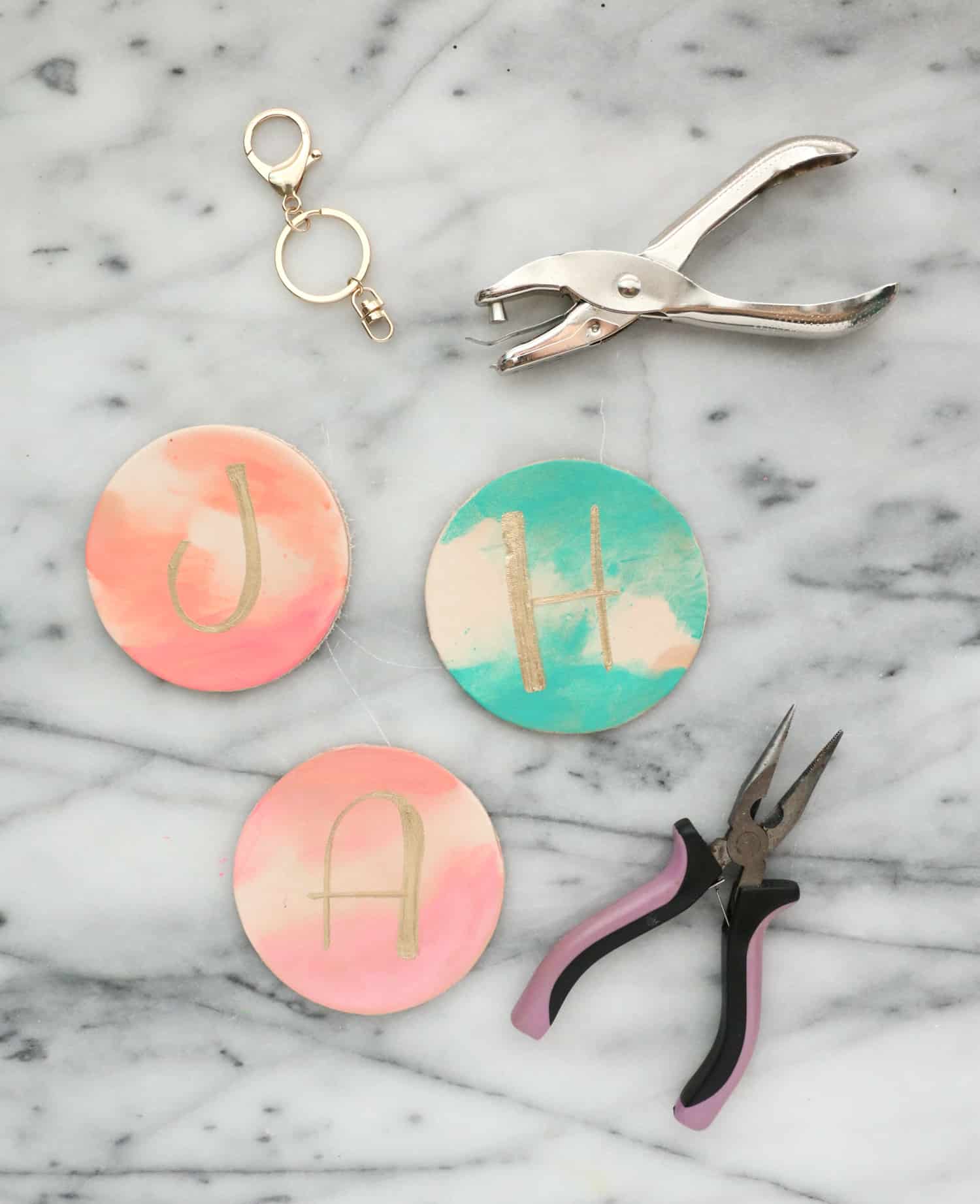 Make your own watercolor luggage tags