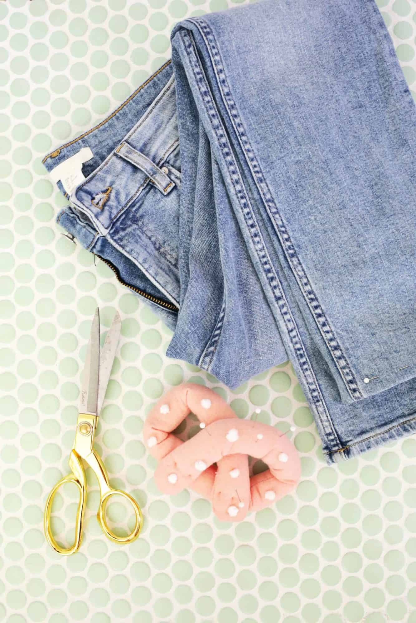 How to DIY raw hem your jeans 