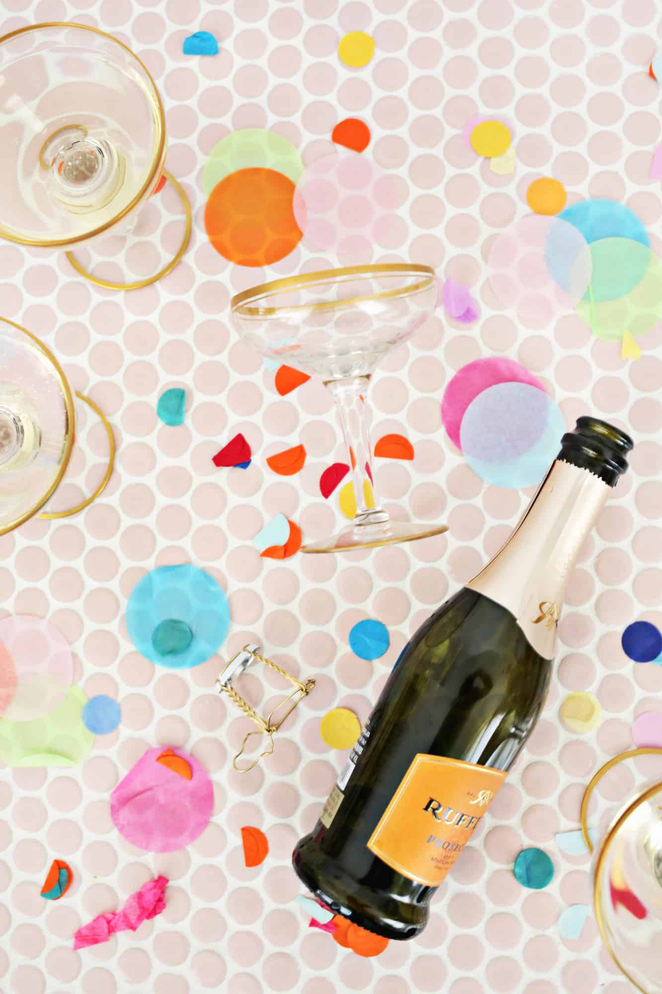 https://abeautifulmess.com/wp-content/uploads/2018/11/How-To-Build-A-Champagne-Tower-click-through-for-tutorial.jpg