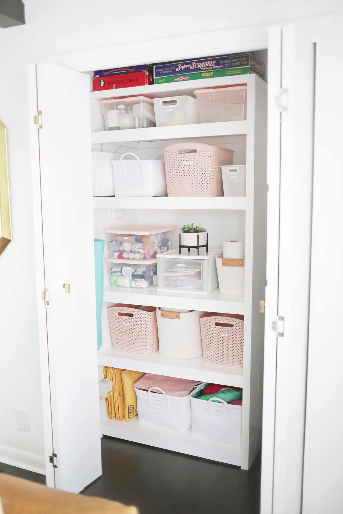https://abeautifulmess.com/wp-content/uploads/2019/02/How-I-Organized-My-Hall-Closet-in-One-Afternoon-Click-through-for-tips-1-15.jpg