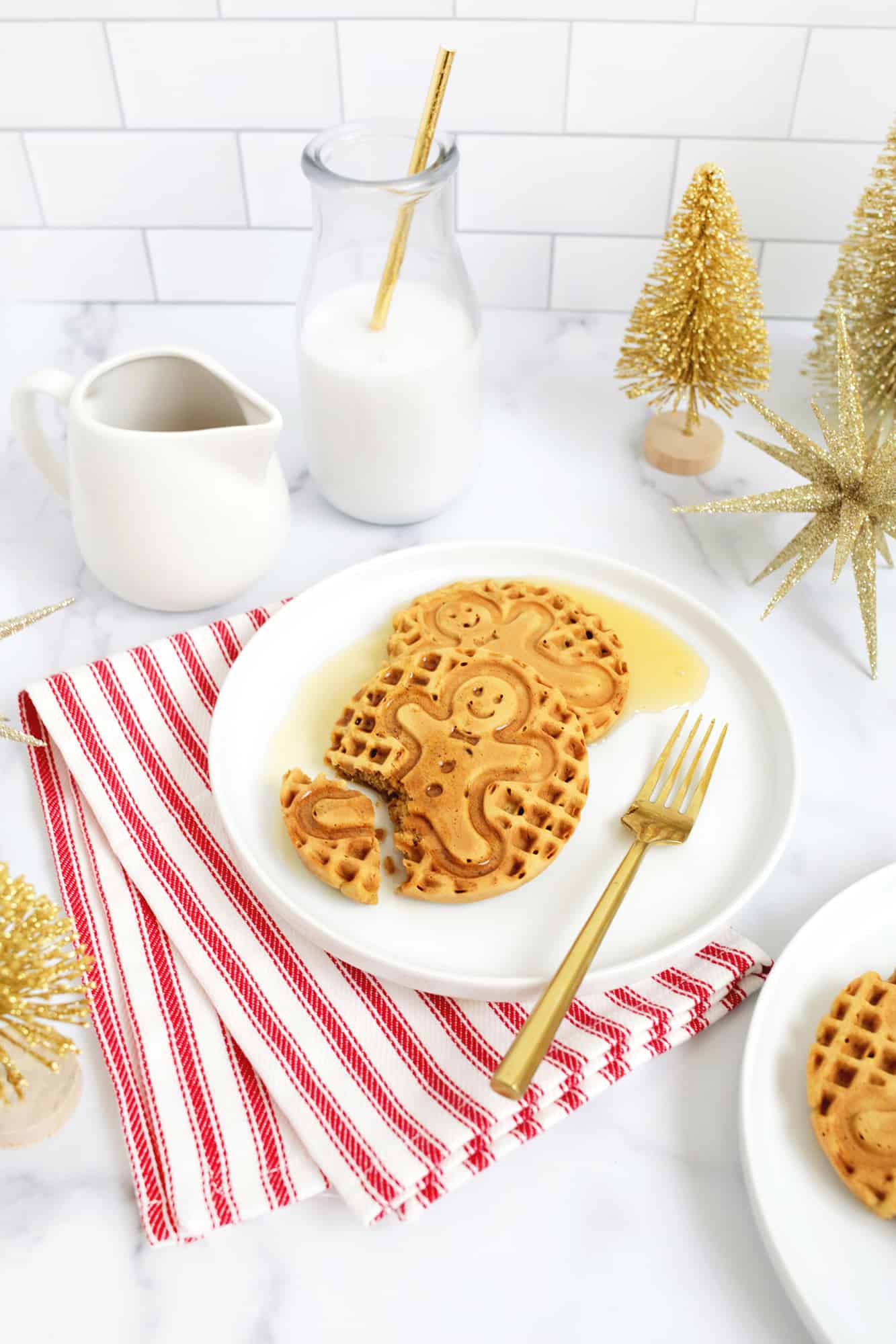 Here's how you can make cute and festive gingerbread waffles with this mini  waffle maker 