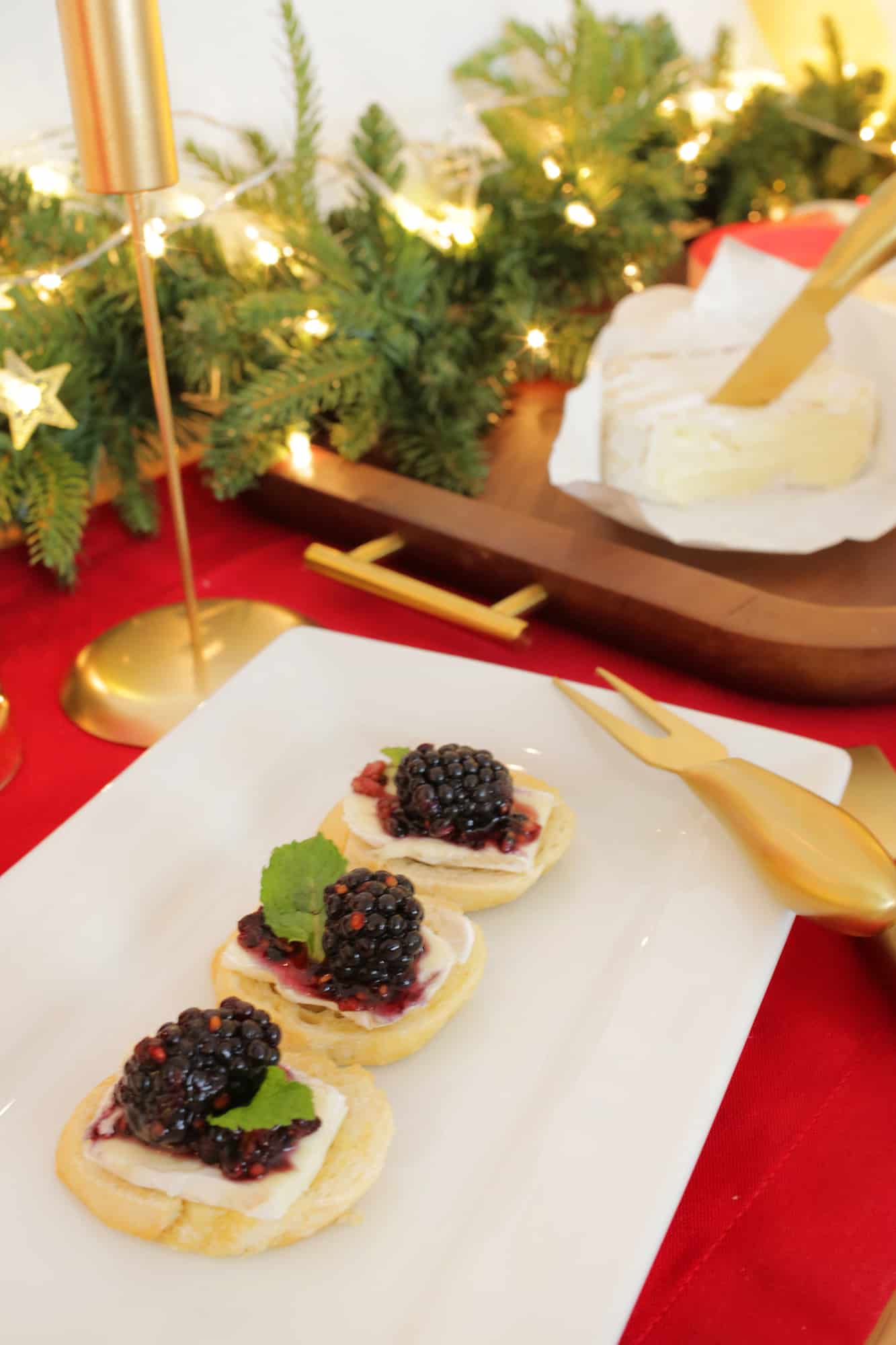 blackberry and brie crostinis