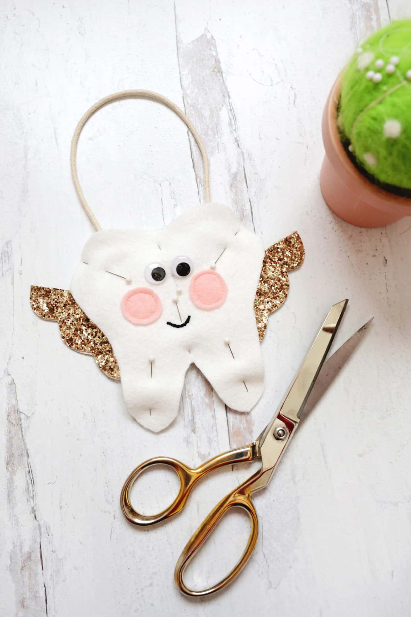 How to Make a Tooth Fairy Pillow (Free Printable with a No-Sew Option ...