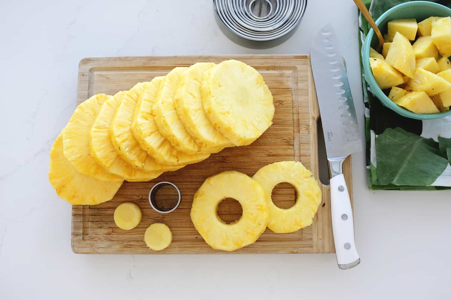 making pineapple rings