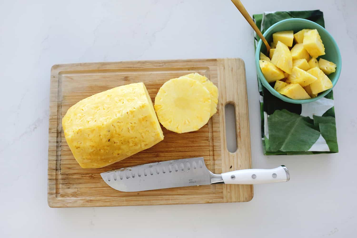 slicing a pineapple into rounds