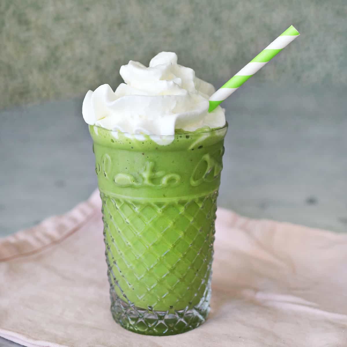 Matcha Green Tea Smoothie – A Beautiful Mess - CityandCoffee