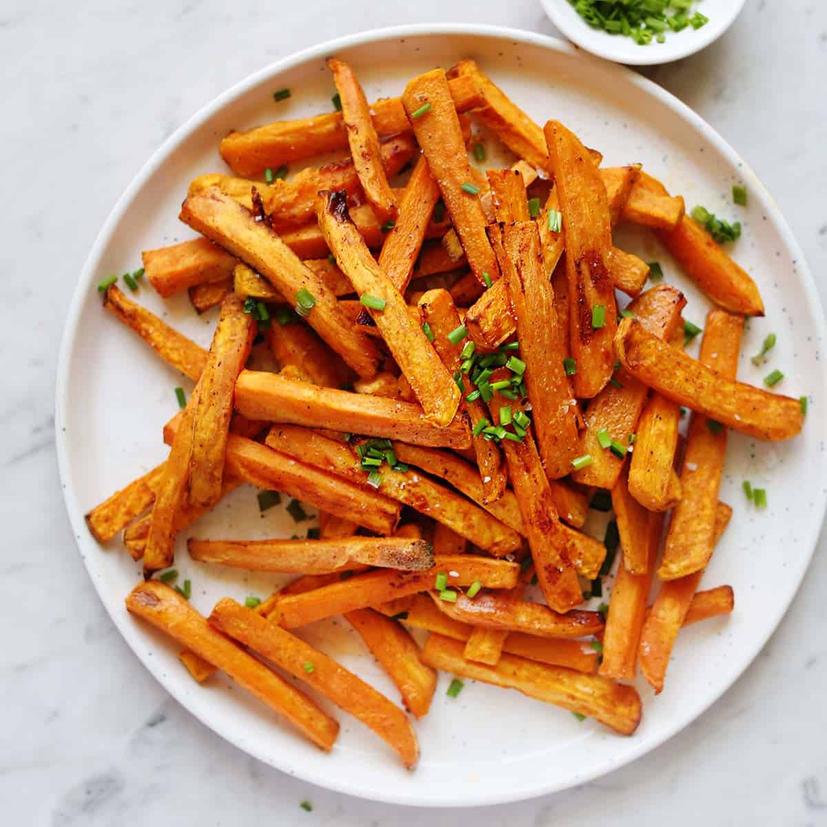 https://abeautifulmess.com/wp-content/uploads/2023/06/air-fryer-sweet-potato-fries-recipe.jpg