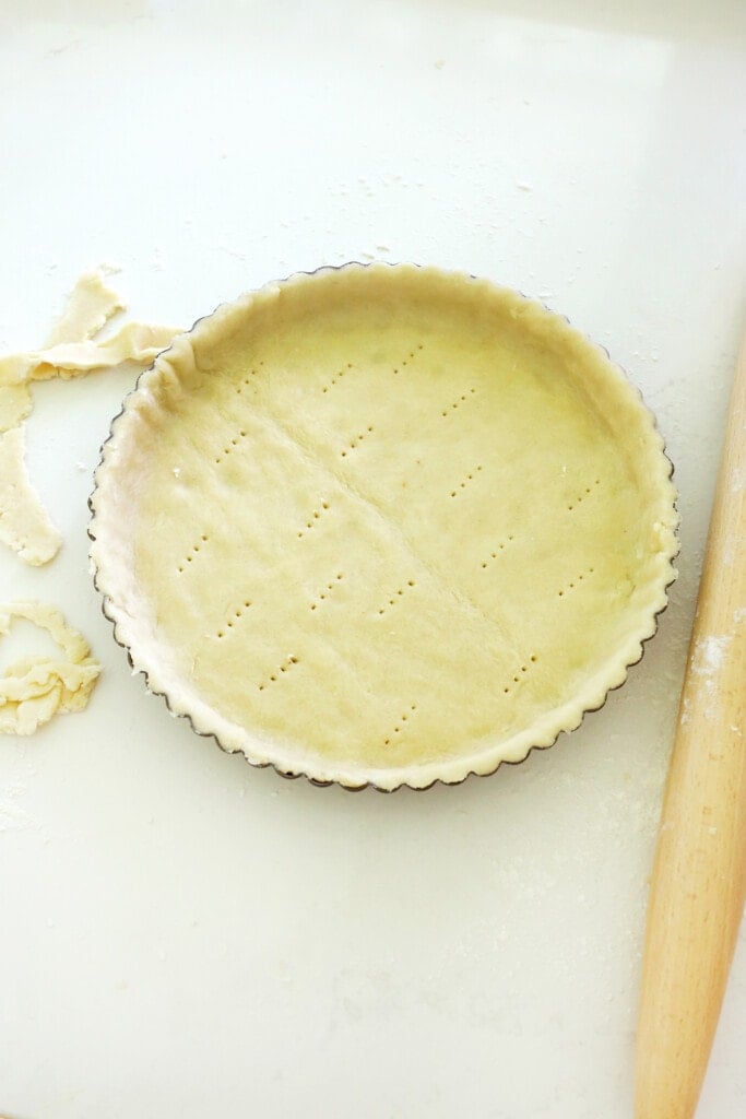 Adding dough to a tart pan for apple tart