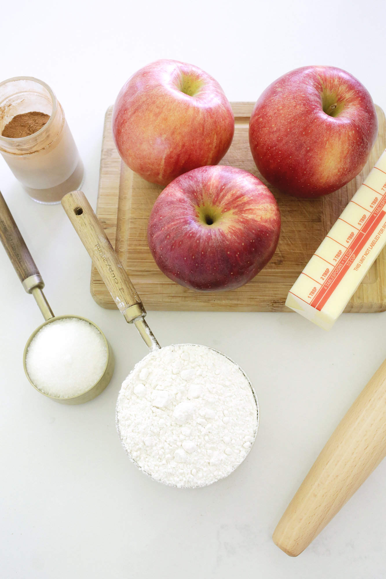 Ingredients for apple tart 