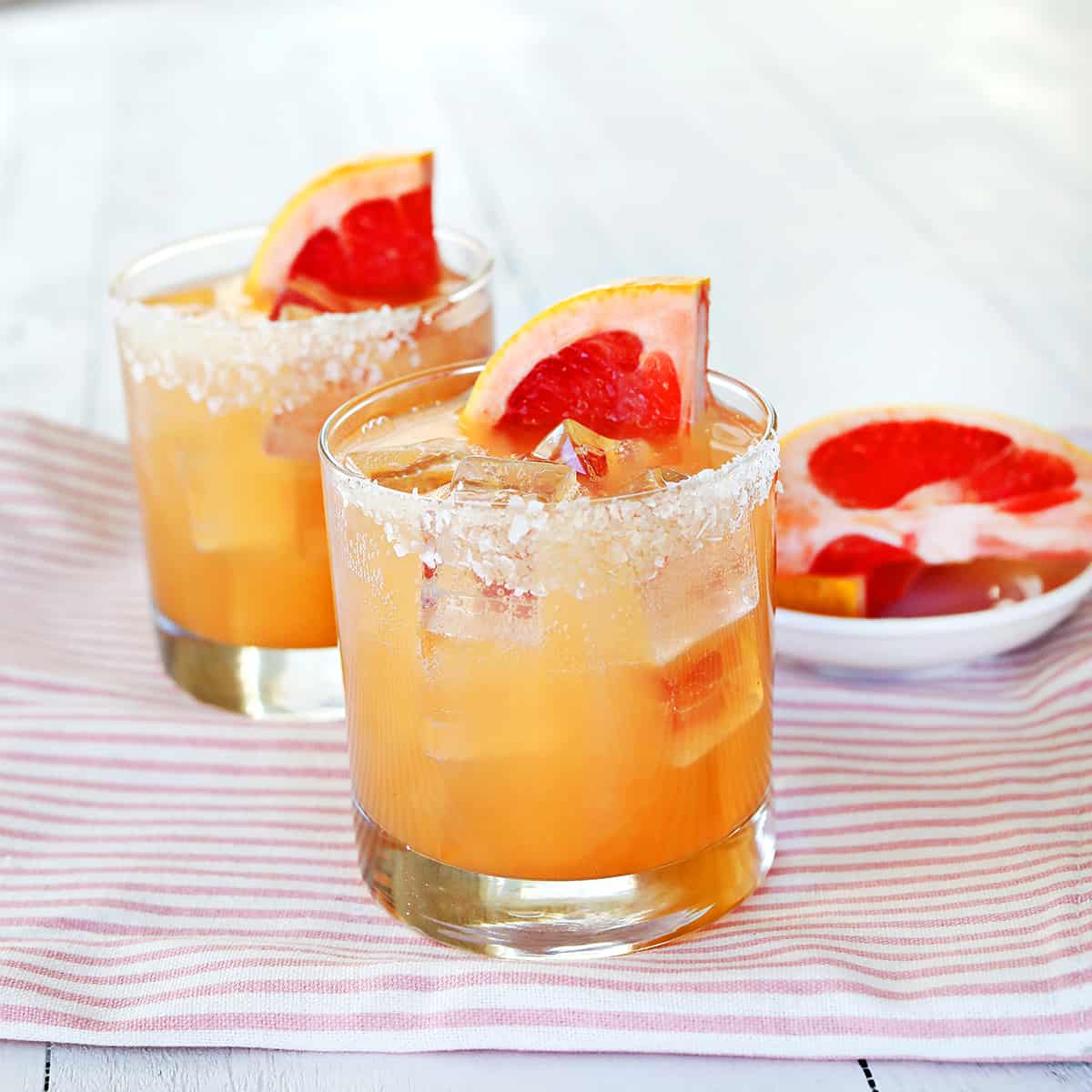 Paloma Cocktail Recipe (Tequila Grapefruit Cocktail)