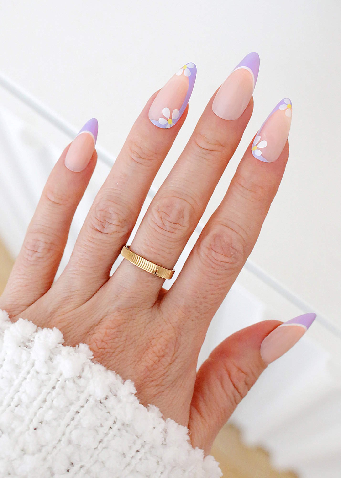 spring nails with purple tips and daisies