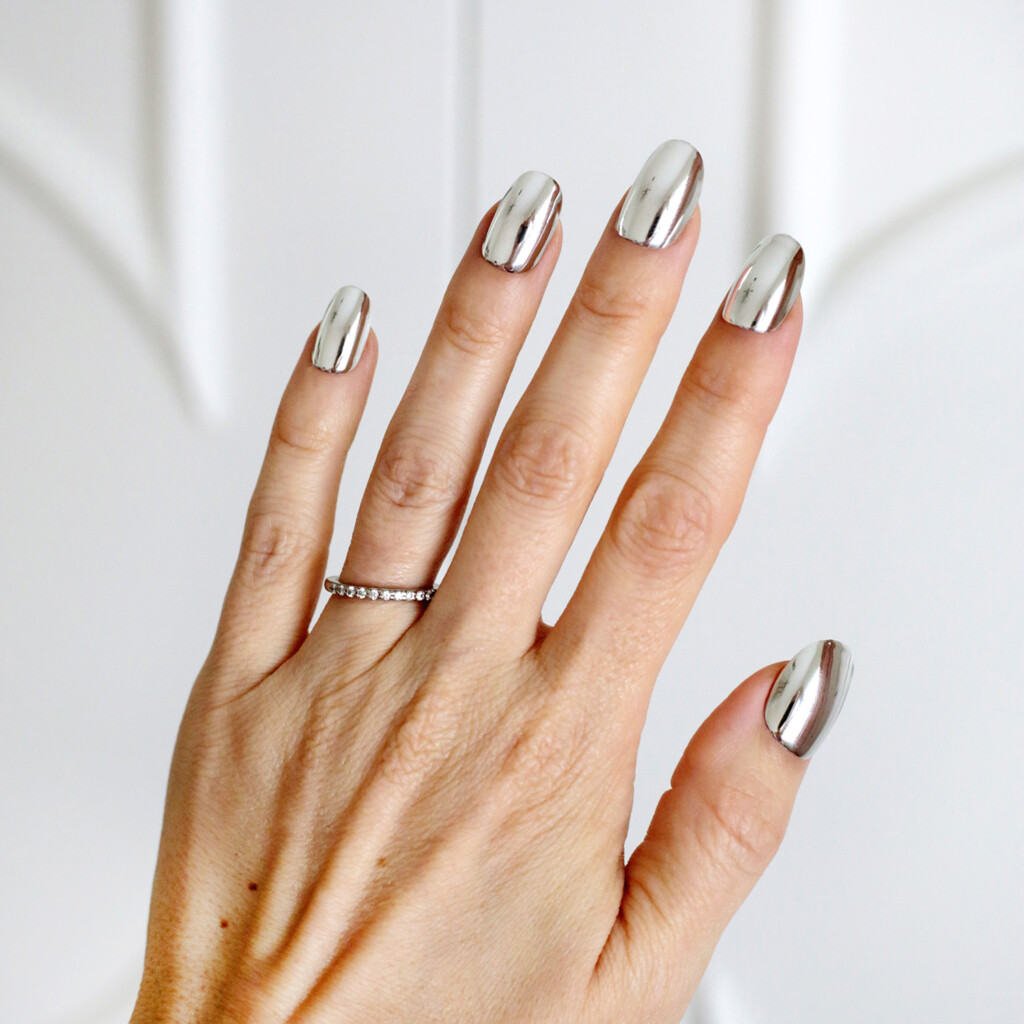 Chrome silver nails
