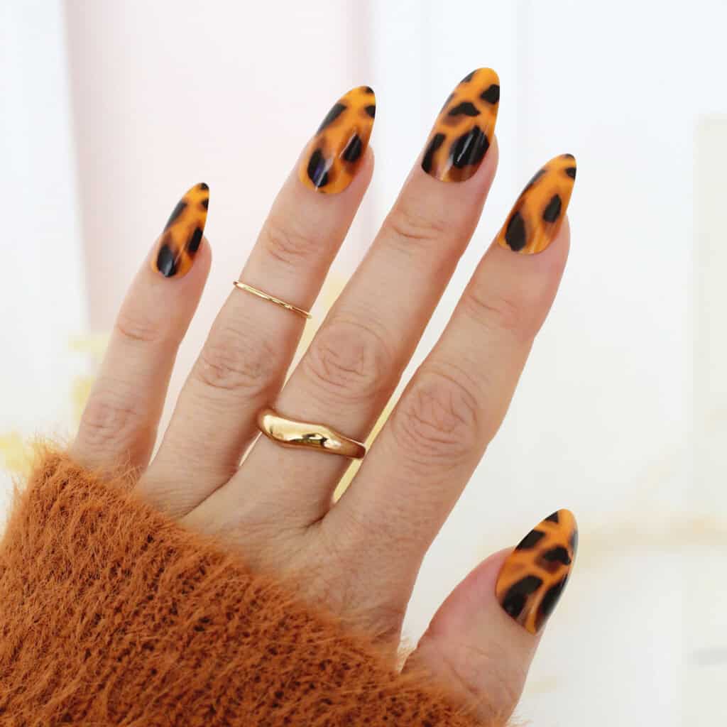 leopard manicure nails