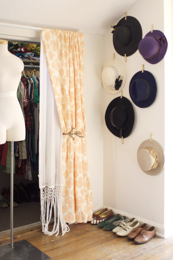D I Y Wall Decor Display A Beautiful Mess - How To Display Baseball Caps On Wall
