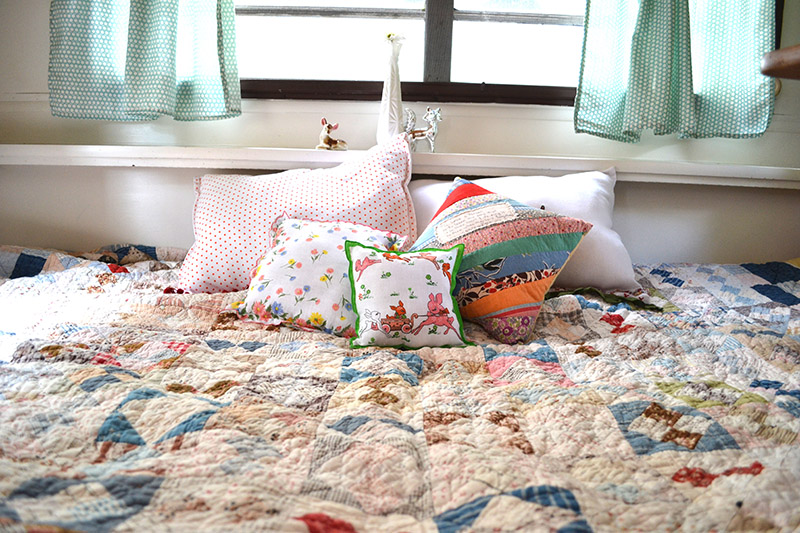 MIsmatched vintage pillows and blankets