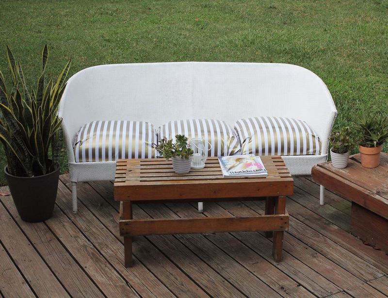 How we restyled an outdoor couch www.abeautifulmess.com