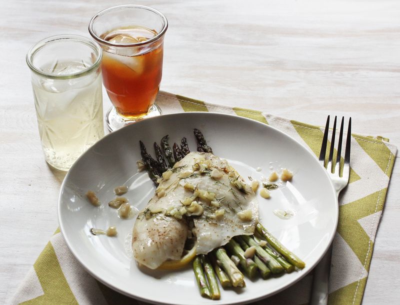 Steamed fish with asparagus