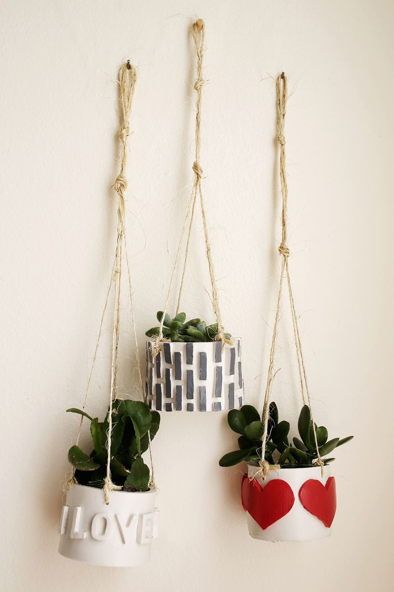 Make your own mini planters using polymer clay! Click though for the full tutorial!
