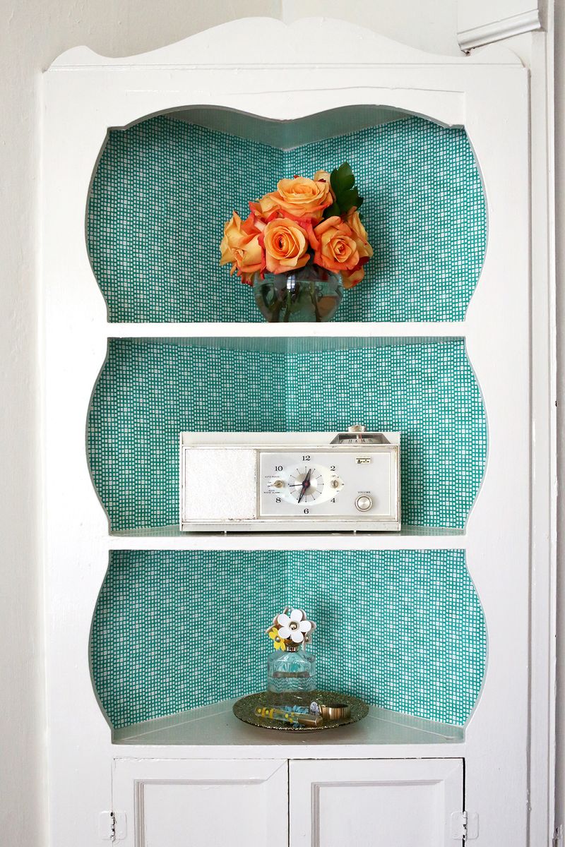 Fabric Lined Built In Shelves (click through for the full tutorial!)