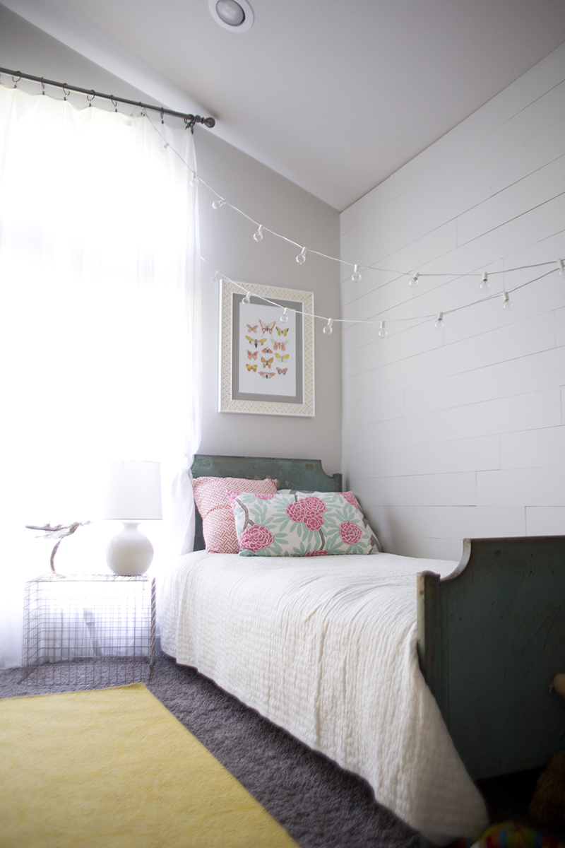 Love this look for a kid's room or guest room