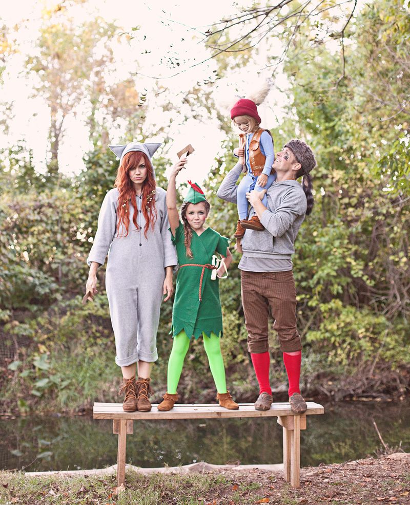 Love this family costume idea-- Peter Pan and the Lost Boys (includes costume DIYs)