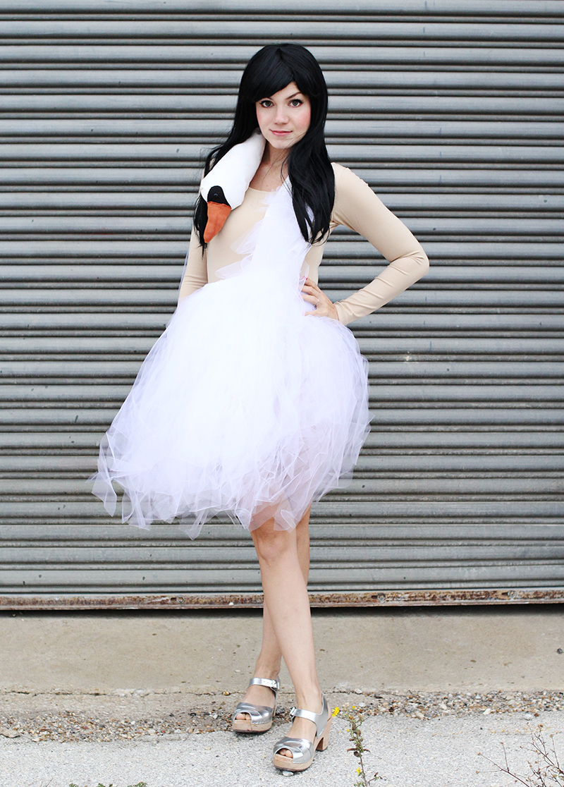 Costume Tutorial for the Bjork Swan dress!
