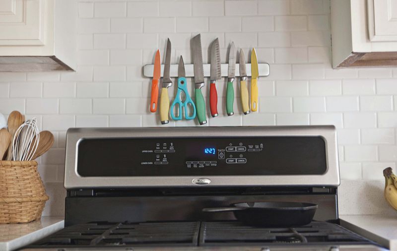 Love these colorful knives mounted on a subway tile backsplash! 