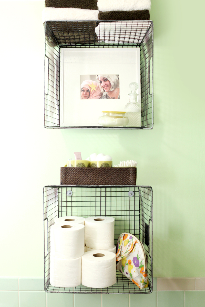 Hanging wire baskets for vertical storage is such a cute way to organize your bathroom! Click through for styling tips and hanging directions.