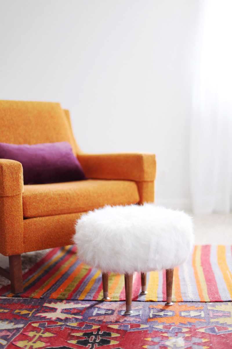 Make your own faux fur footstool! Click through for full instructions.