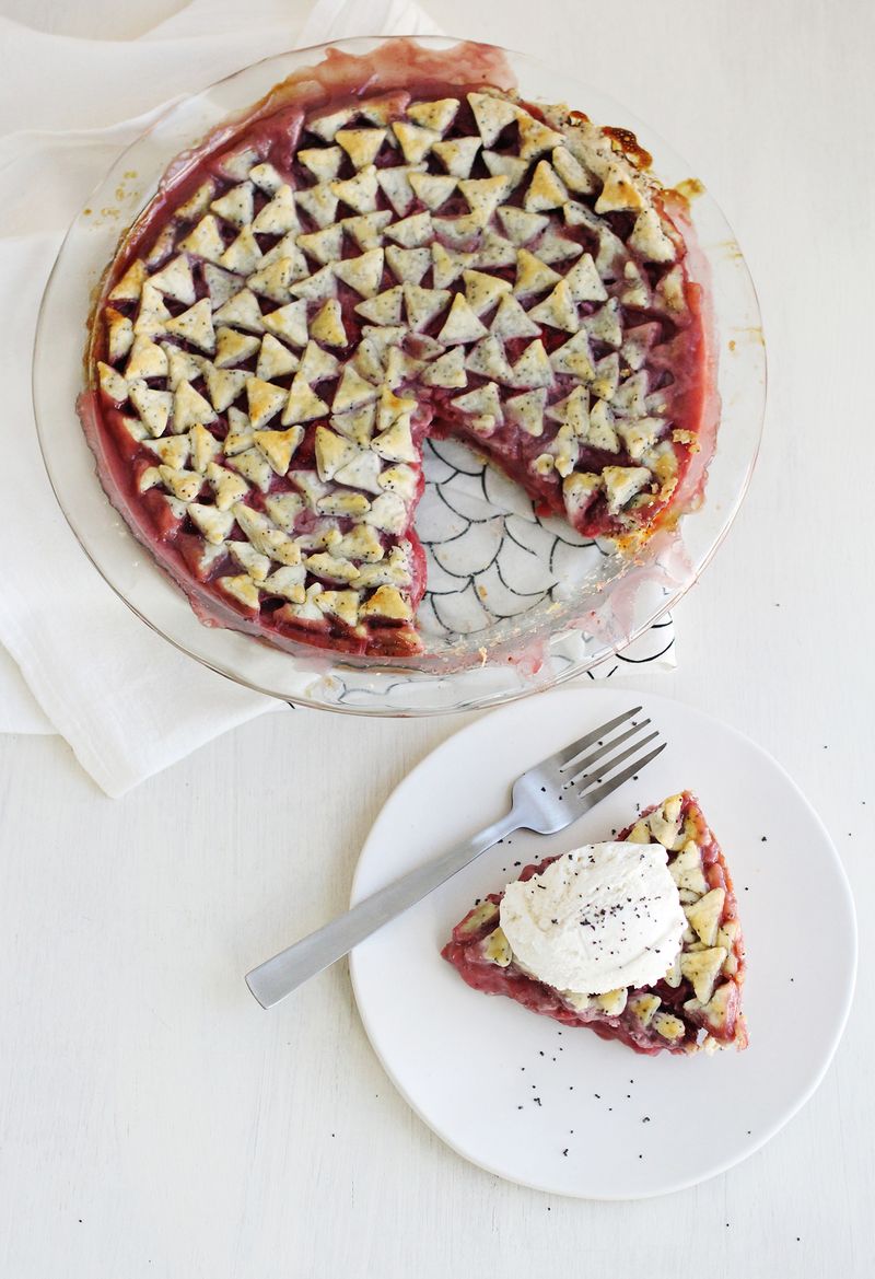 Strawberry and poppy seed pie 