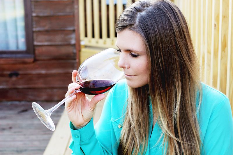How to sniff red wine