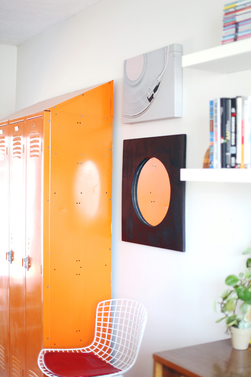 Make this bold and modern mirror for only $28! Click through for detailed instructions.