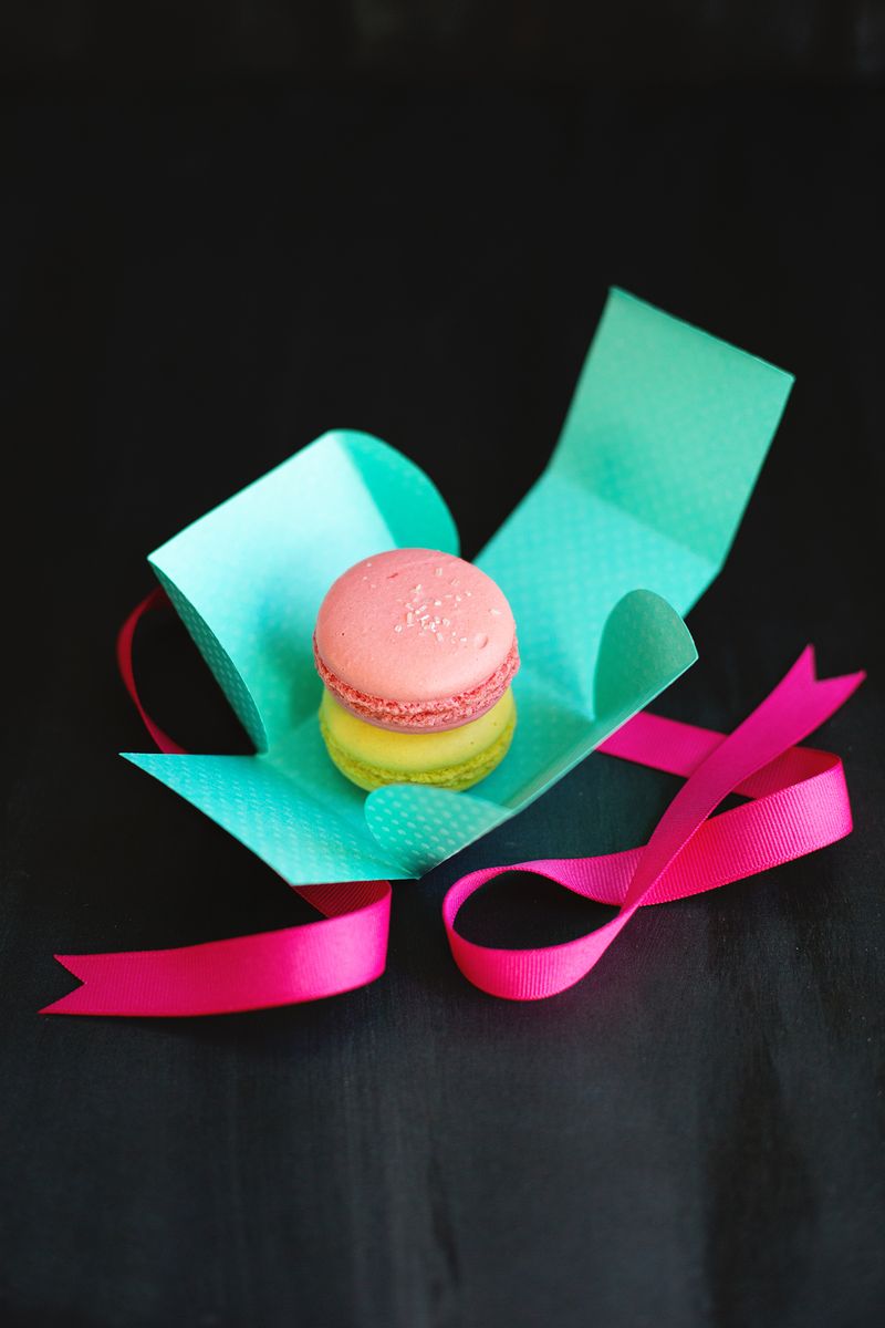 DIY mini pastry gift boxes (click through for template) 