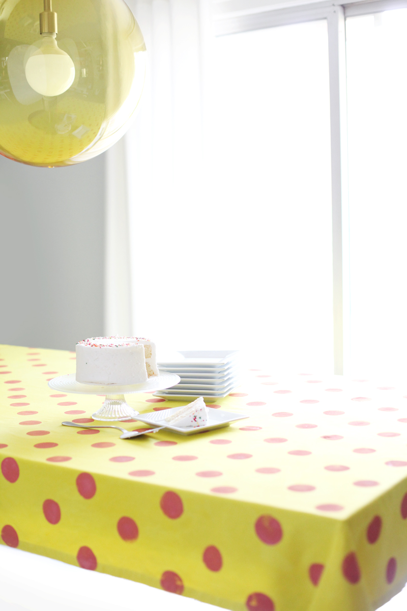 Give an old white tablecloth a fancy new makeover! Click through for tips & instructions.
