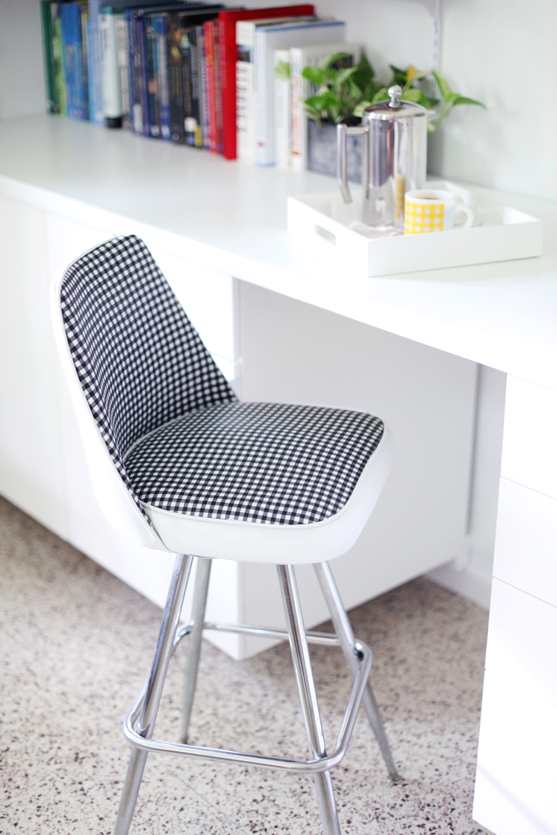 Give an old vinyl chair a facelift! Click through for makeover details.