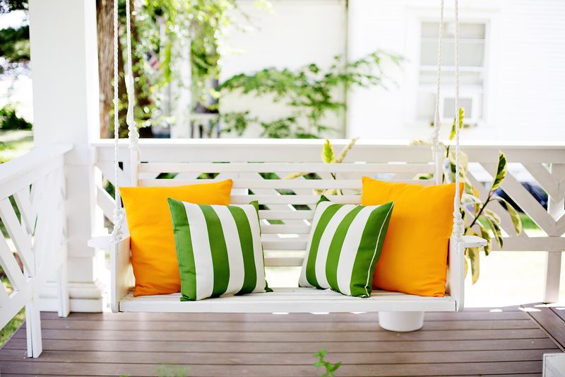 Build your own porch swing (click through for more before and after pics 