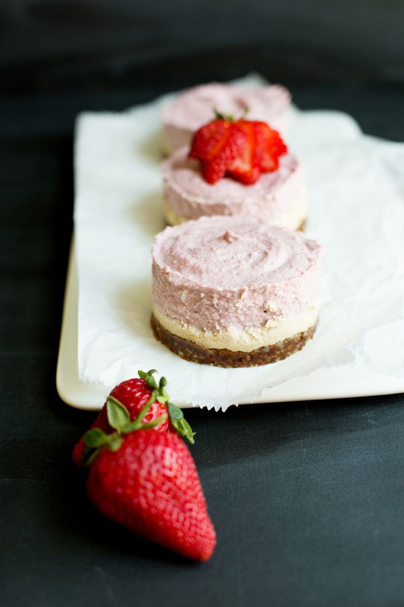No-bake strawberry cheesecake (non-dairy!)