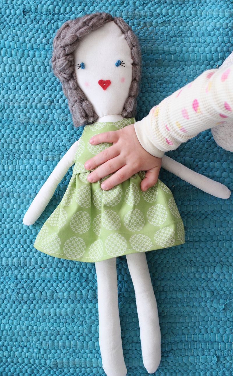 Traditional Rag Doll DIY (click through for printable pattern)