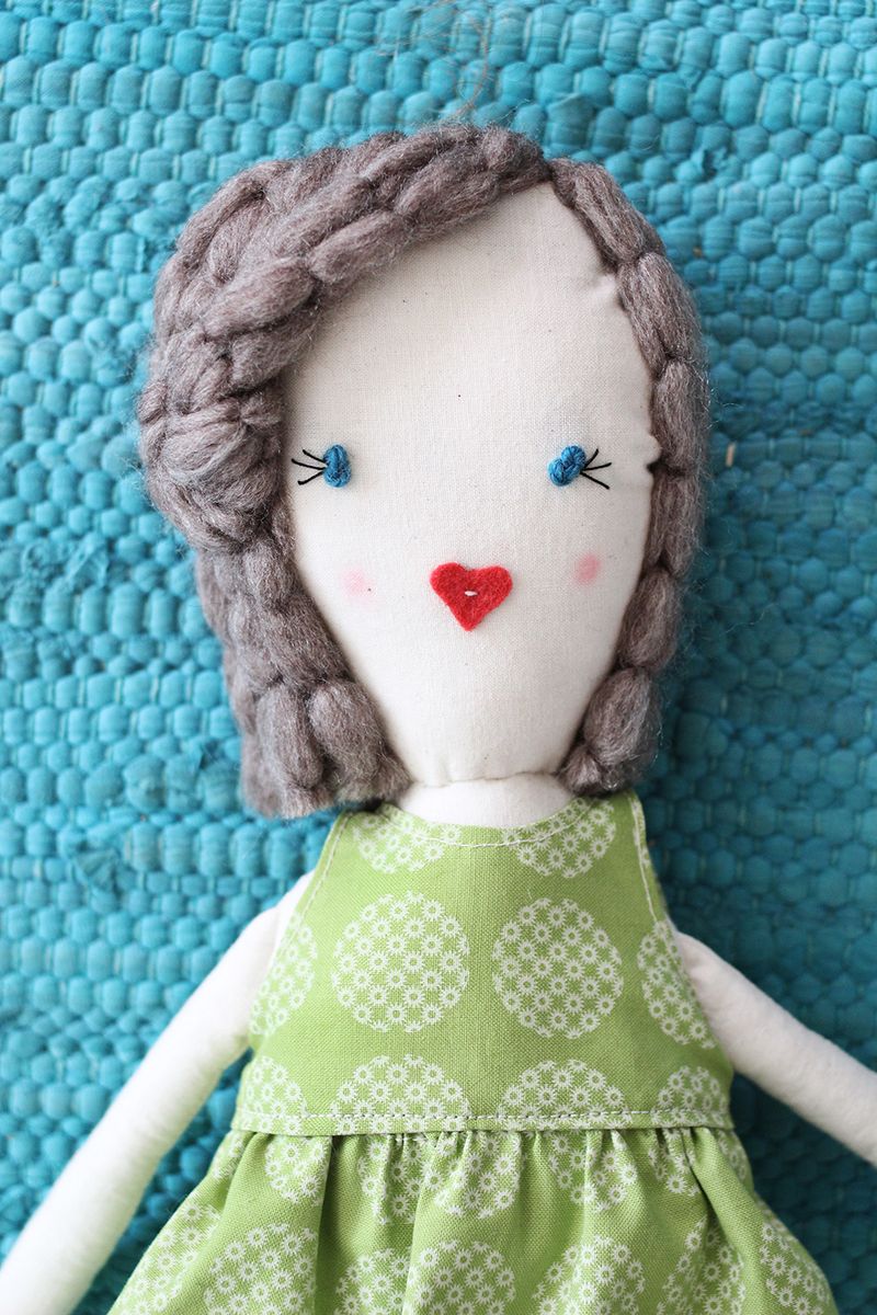 Traditional rag doll (click through for printable pattern)