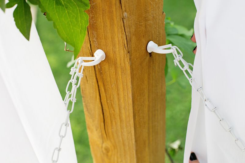 Make Your Own Outdoor Pergola Curtains! (click through for tutorial)