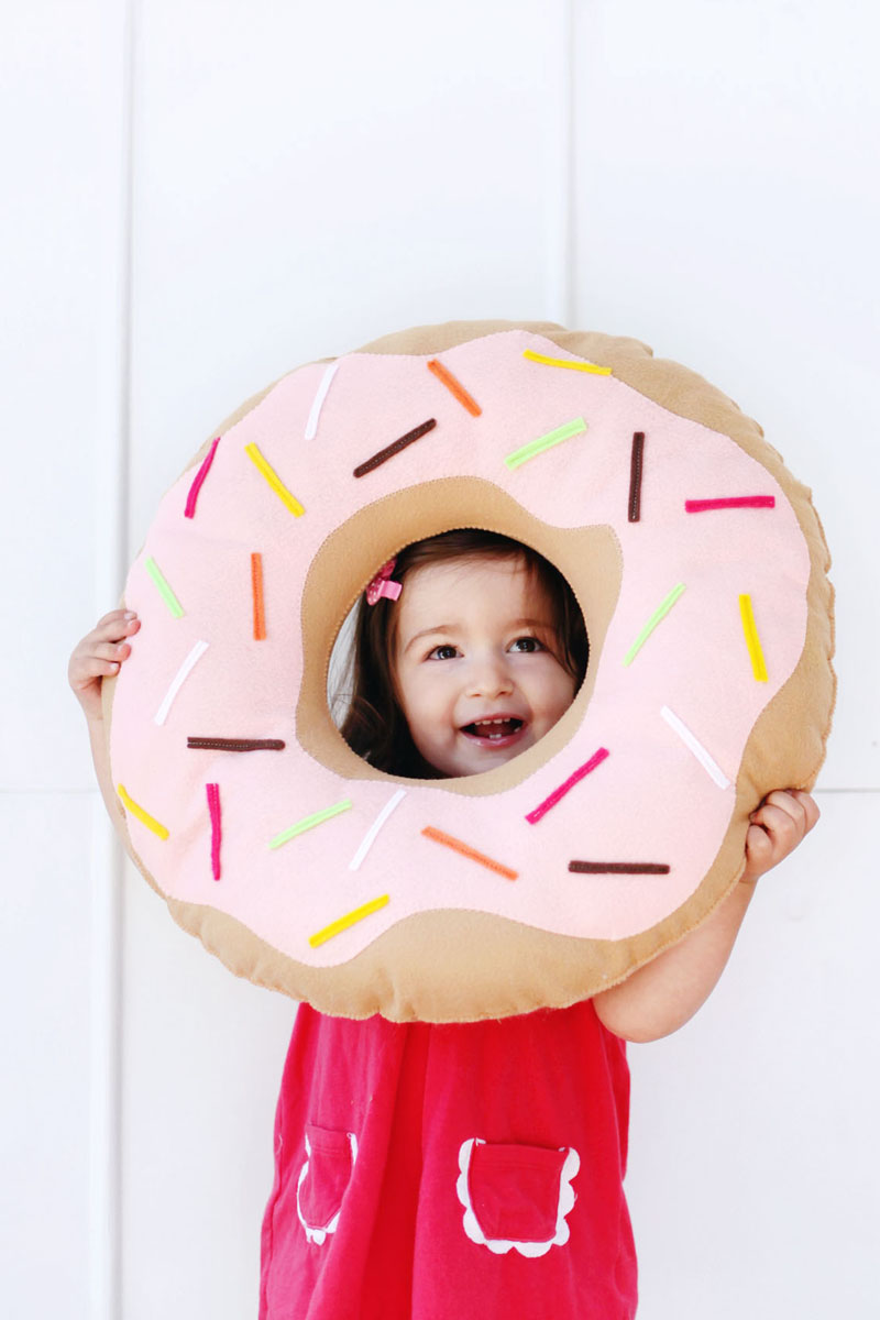 Simple doughnut pillow tutorial- for both kiddos AND grown-up kiddos!